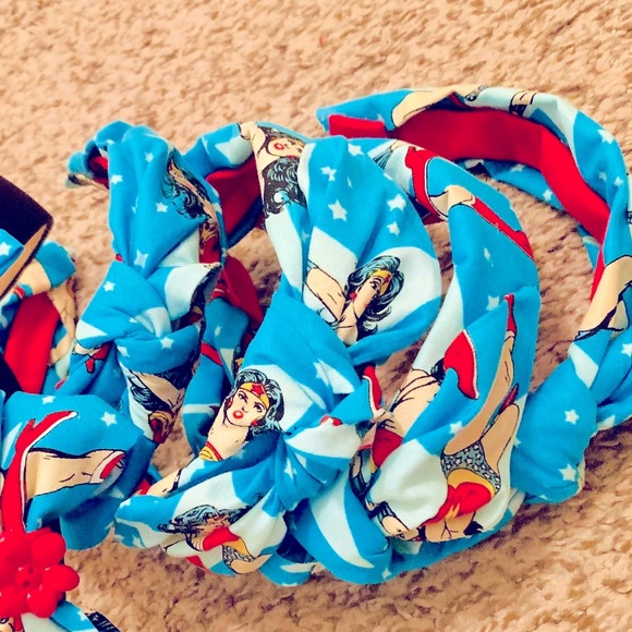 Wonder Woman Knotted Bow Headband - Picture 2 of 2